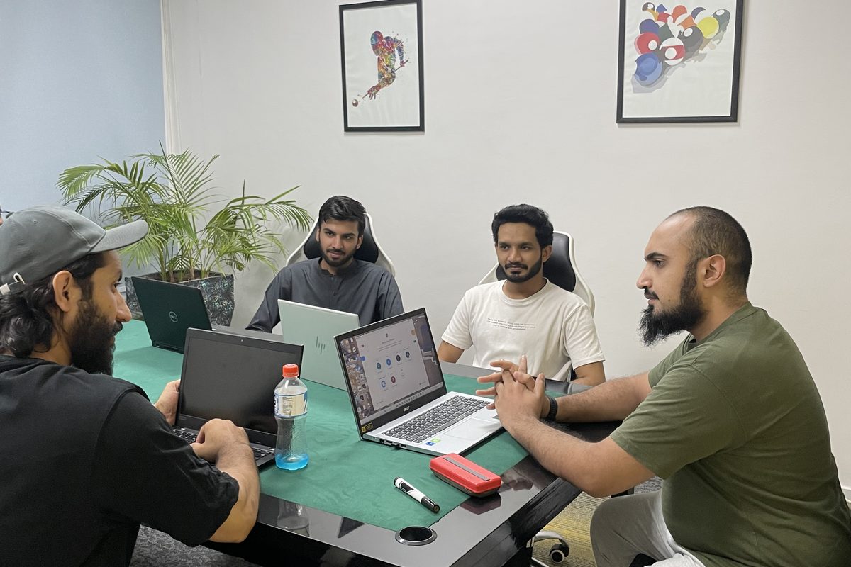 Summit Automates team at work