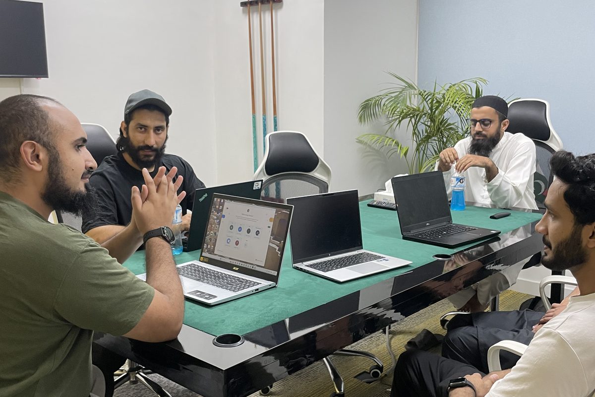 Summit Automates team at work