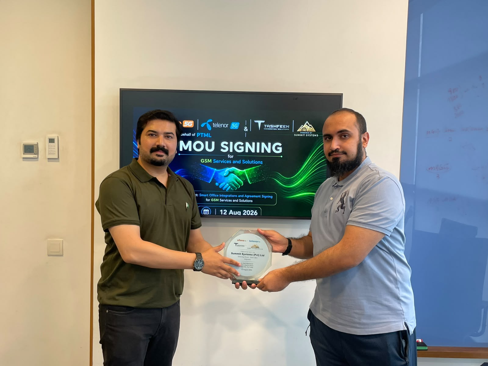 Summit Automates team at work